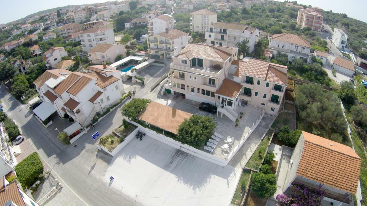 Apartments Fumija トロギール エクステリア 写真