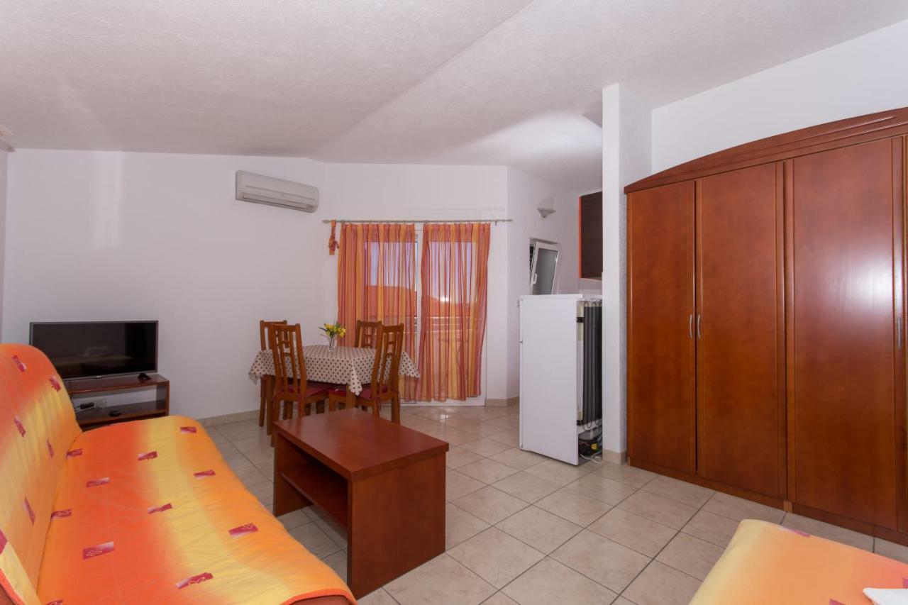 Apartments Fumija トロギール エクステリア 写真