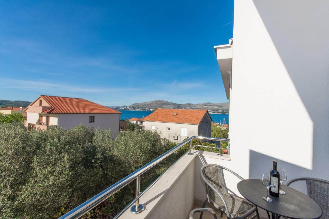 Apartments Fumija トロギール エクステリア 写真
