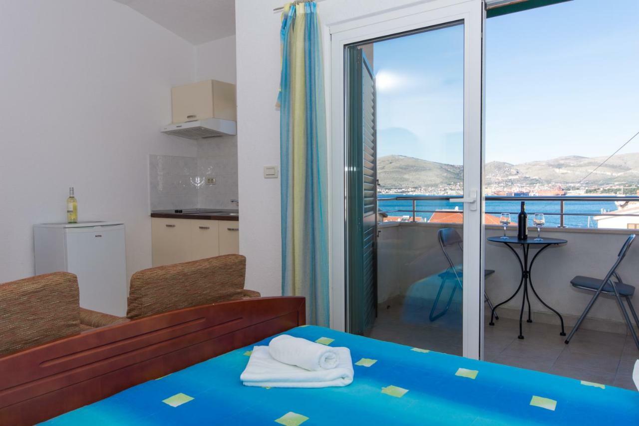 Apartments Fumija トロギール エクステリア 写真