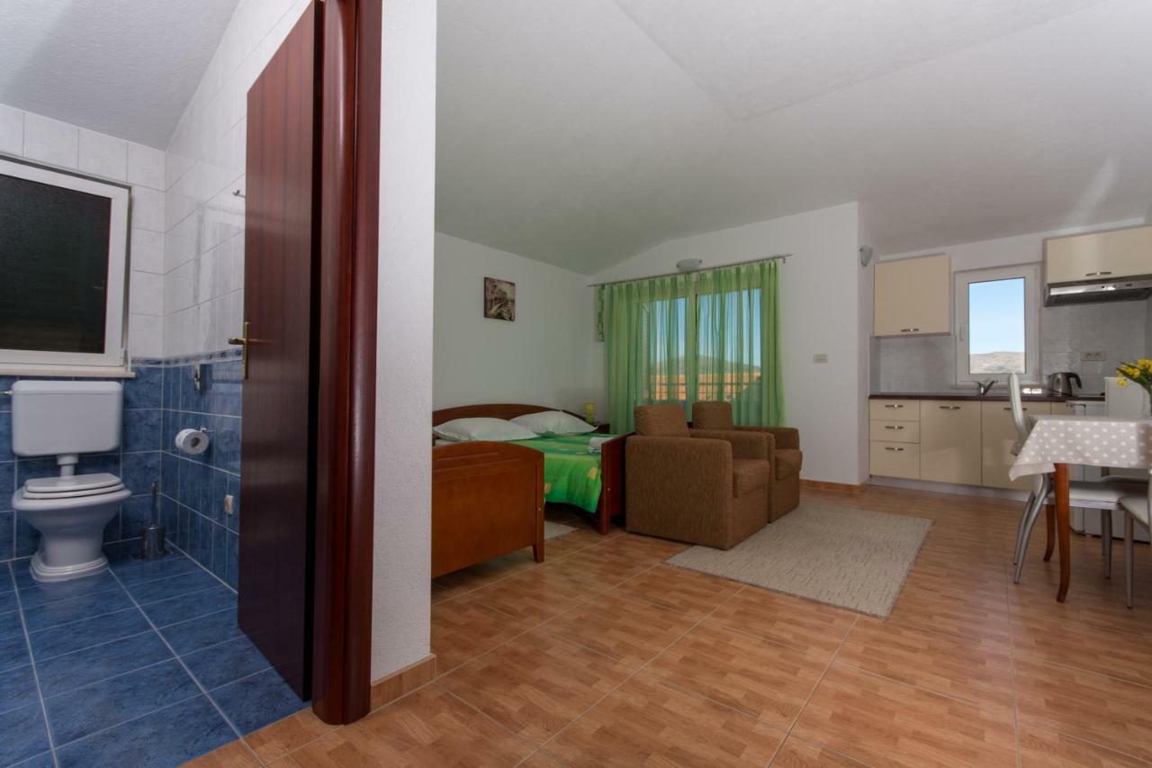 Apartments Fumija トロギール エクステリア 写真