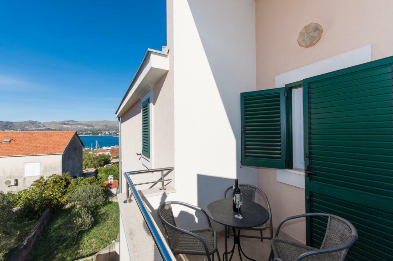Apartments Fumija トロギール エクステリア 写真
