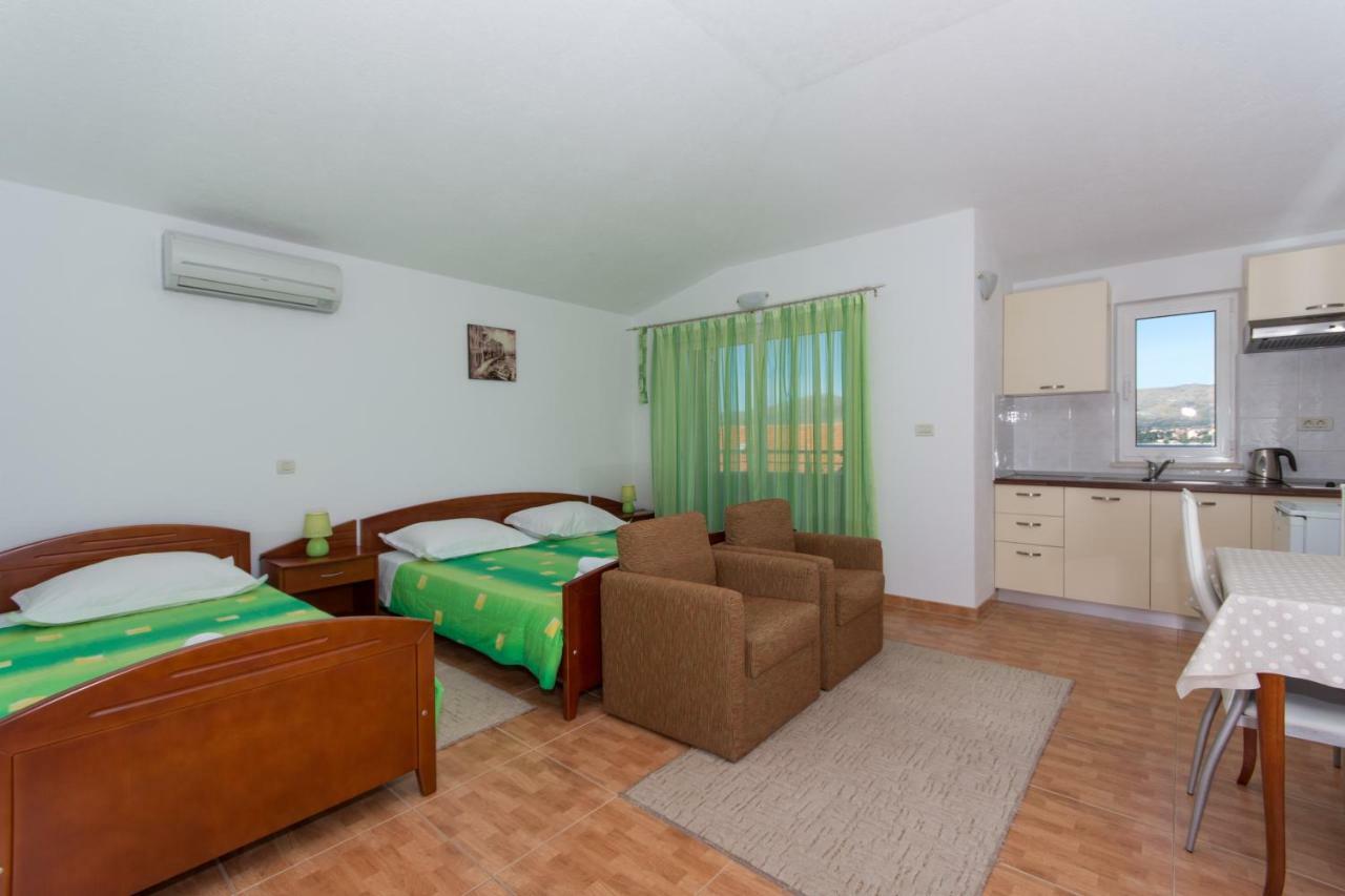 Apartments Fumija トロギール エクステリア 写真