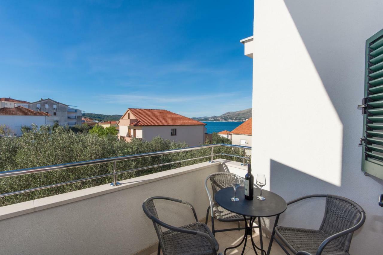 Apartments Fumija トロギール エクステリア 写真