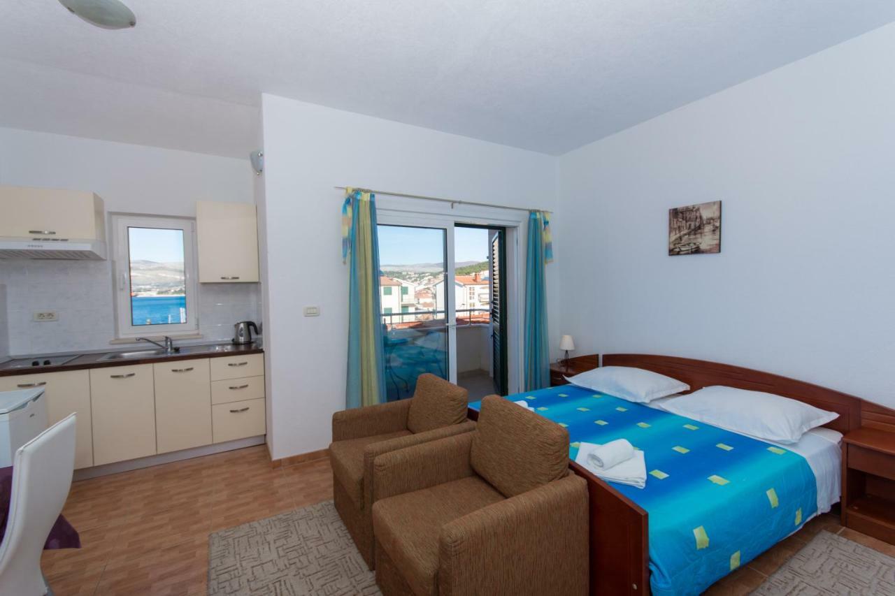 Apartments Fumija トロギール エクステリア 写真